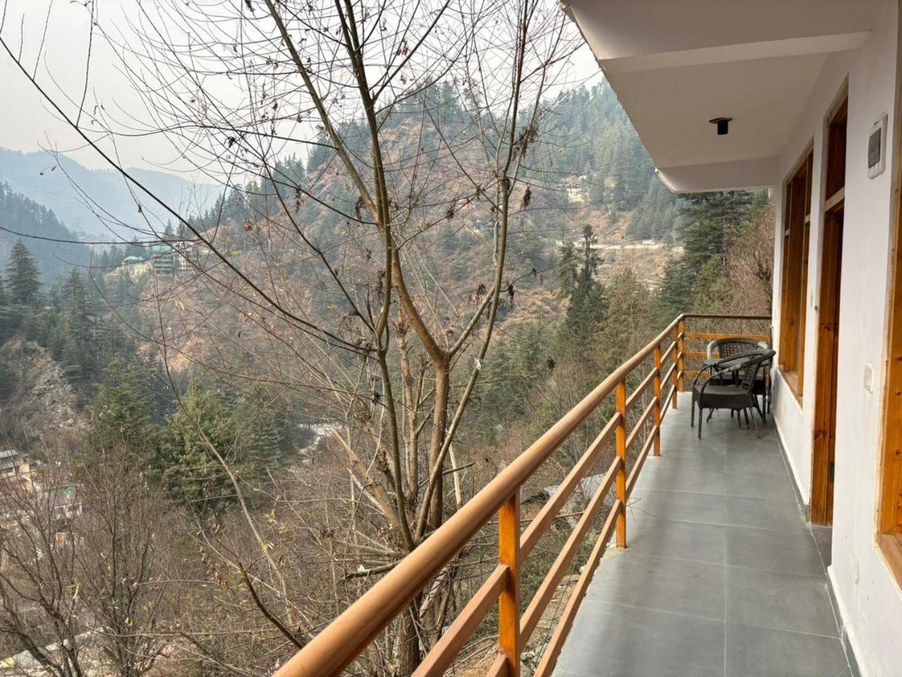 Hotel Peppy Nomads Luxuria Jibhi Exterior foto