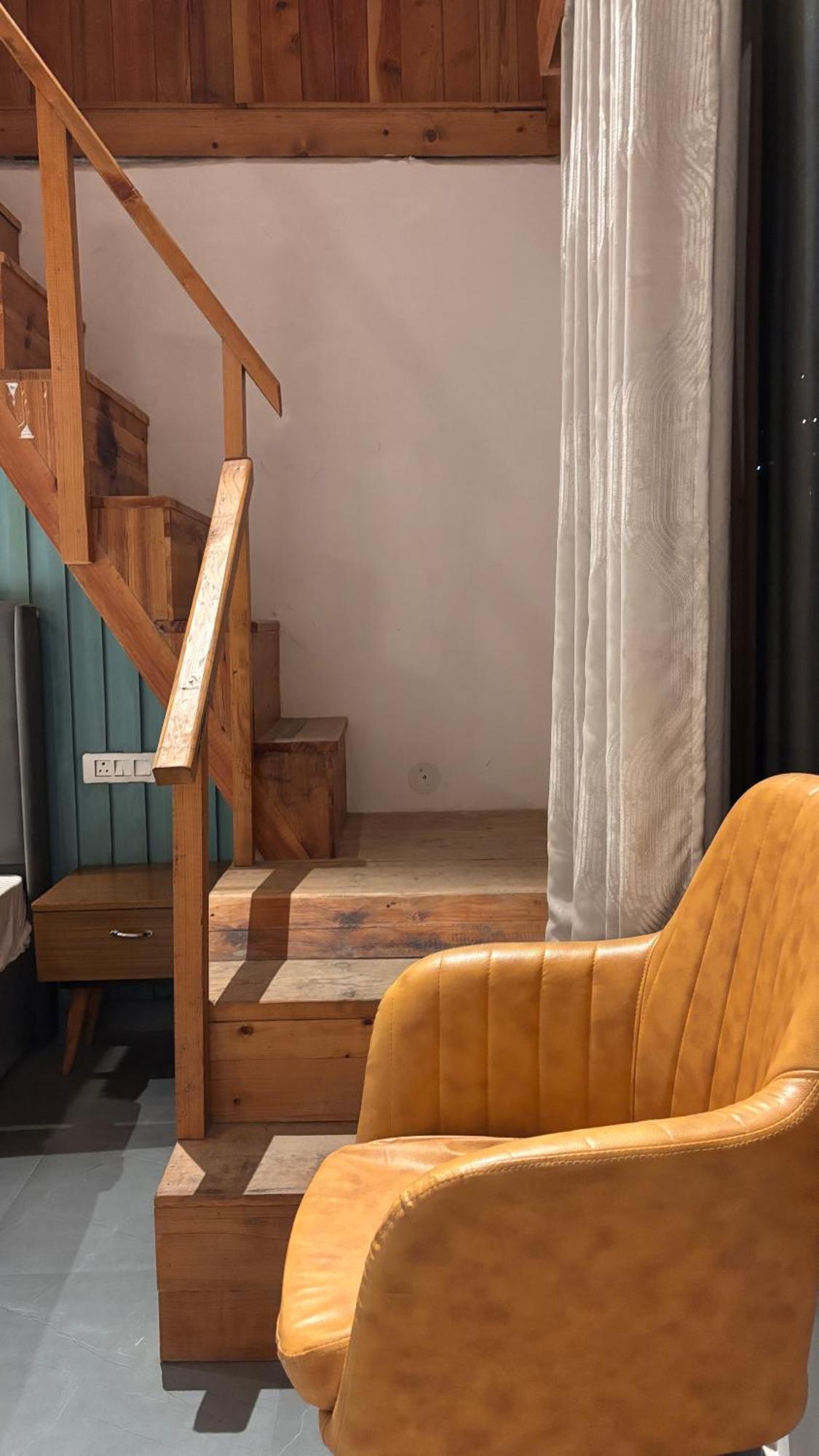 Hotel Peppy Nomads Luxuria Jibhi Exterior foto