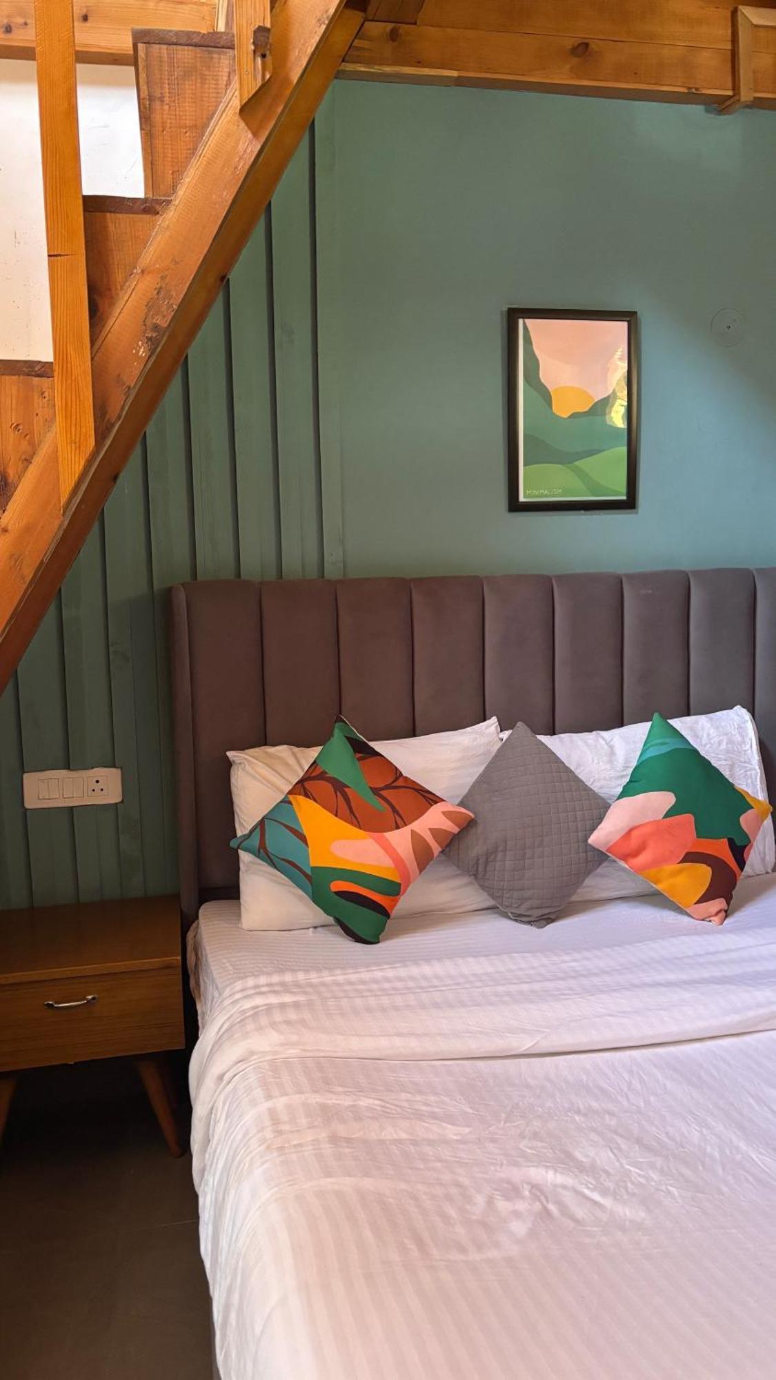 Hotel Peppy Nomads Luxuria Jibhi Exterior foto