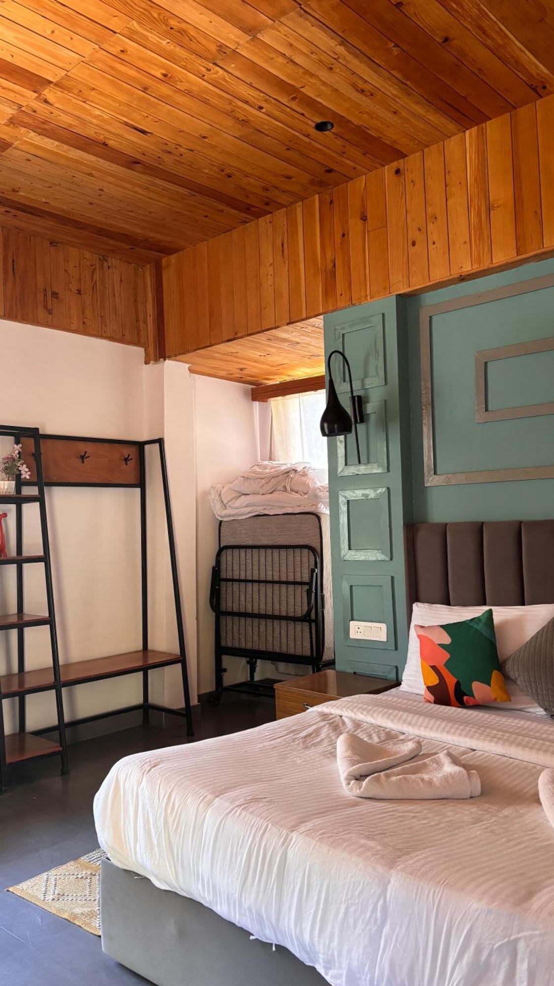 Hotel Peppy Nomads Luxuria Jibhi Exterior foto